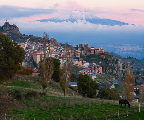 Vista dell'Etna dalle strade di Cesarò